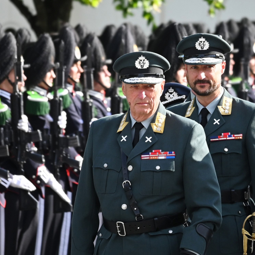 King Harald unveils the Veterans’ Memorial